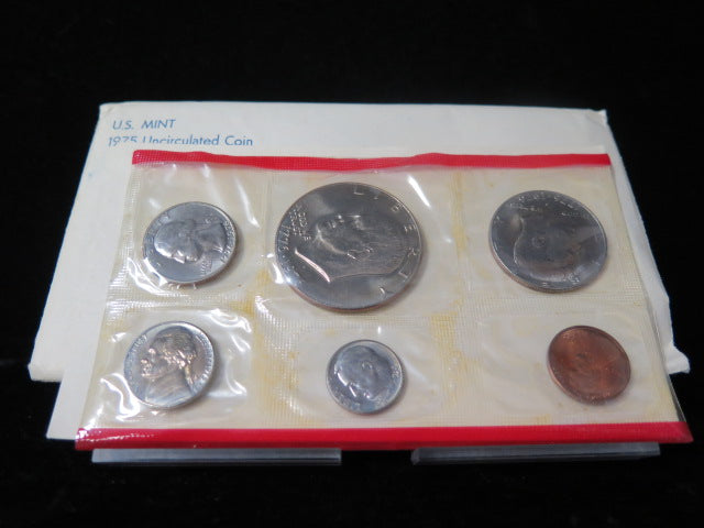 1975 United States Un-Circulated 12-Coin Mint Set
